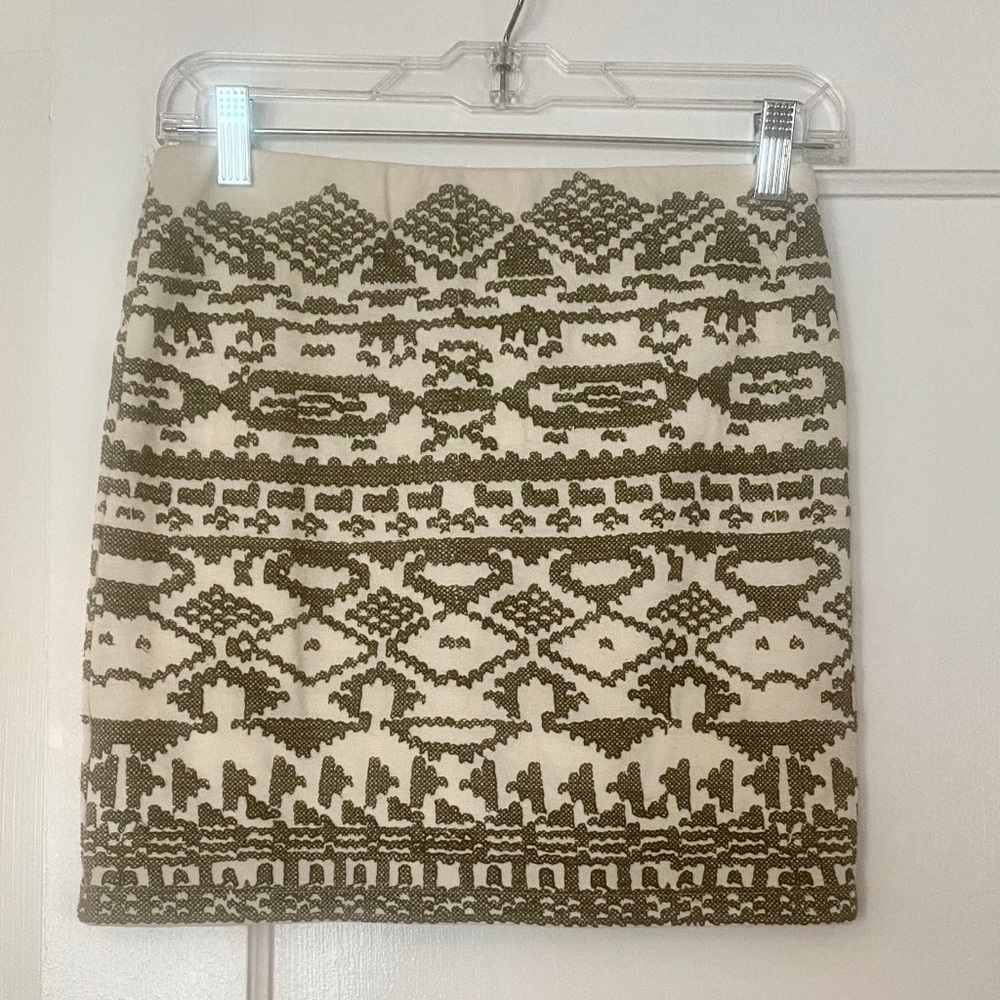 Willow & Clay white/olive green skirt